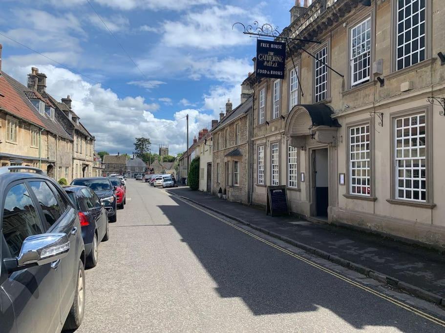 Апартаменти Cosy Cotswolds Retreat Near Bath & Castle Combe Чиппенгем Екстер'єр фото