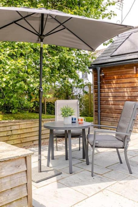 Апартаменти Cosy Cotswolds Retreat Near Bath & Castle Combe Чиппенгем Екстер'єр фото